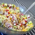 Sałatka z paluszków surimi i selera