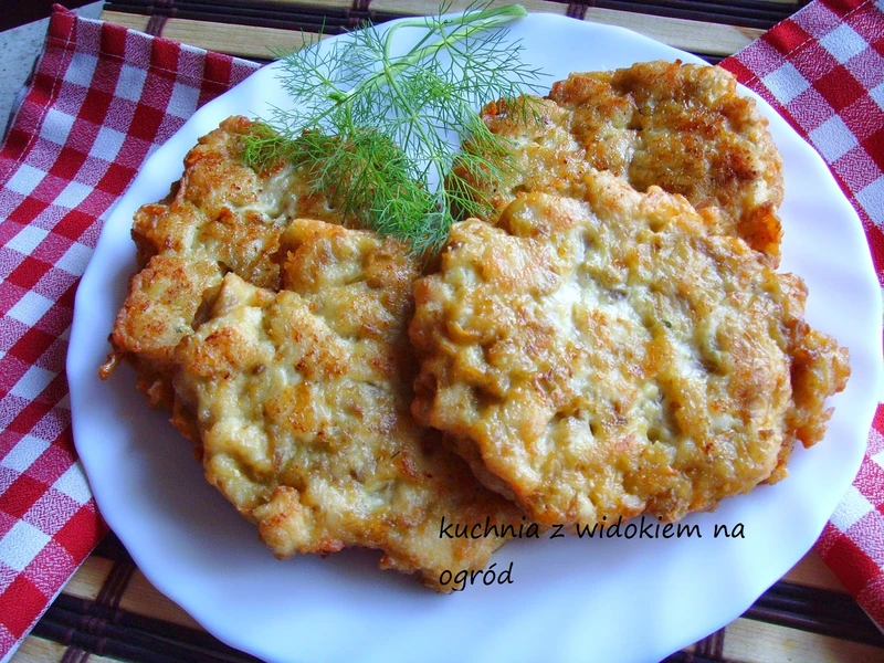 Pieczarkowo-serowe kotleciki z piersi kurczaka. Smaczne i delikatne.
