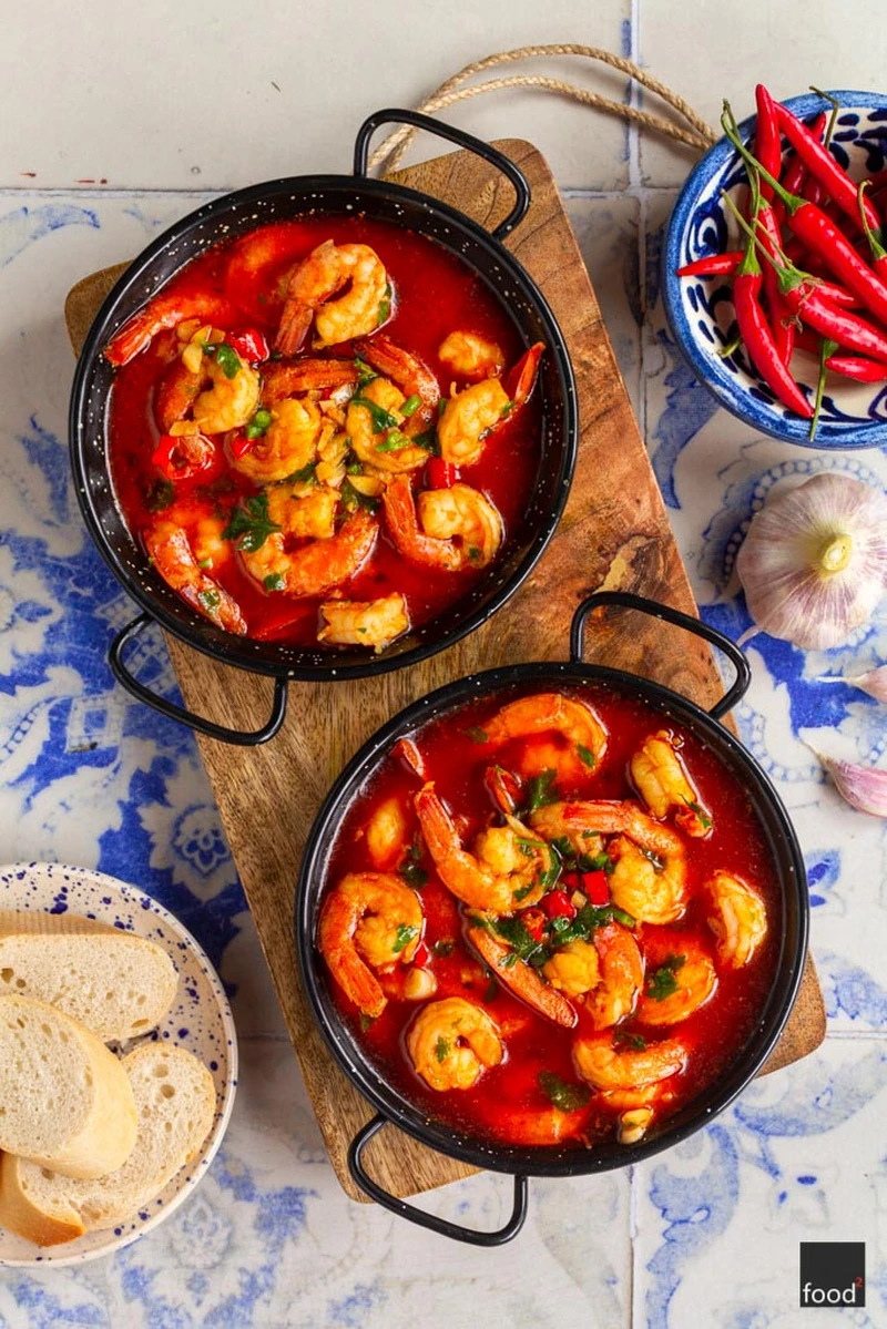 Gambas pil pil – krewetki smażone z czosnkiem i ostrą papryką