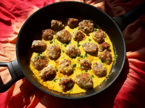 Wieprzowe klopsiki w sosie curry