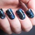 Kosmiczny manicure