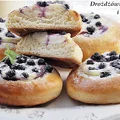 Drożdżówki z serem i jagodami