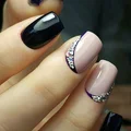 Manicure z kamieniami