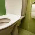 Jak poradzić sobie z osadem z kamienia w sedesie?