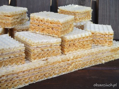 Wafle z masą krówkową