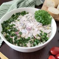 Sałatka śledziowa z pieczarkami.