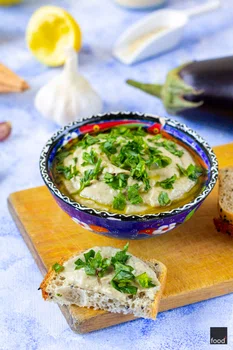 Baba ghanoush - pasta z bakłażanów i sezamu