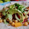 Tortilla z Ciecierzycą,  Kurczakiem z Sosem  Limonkowo- Kolendrowym