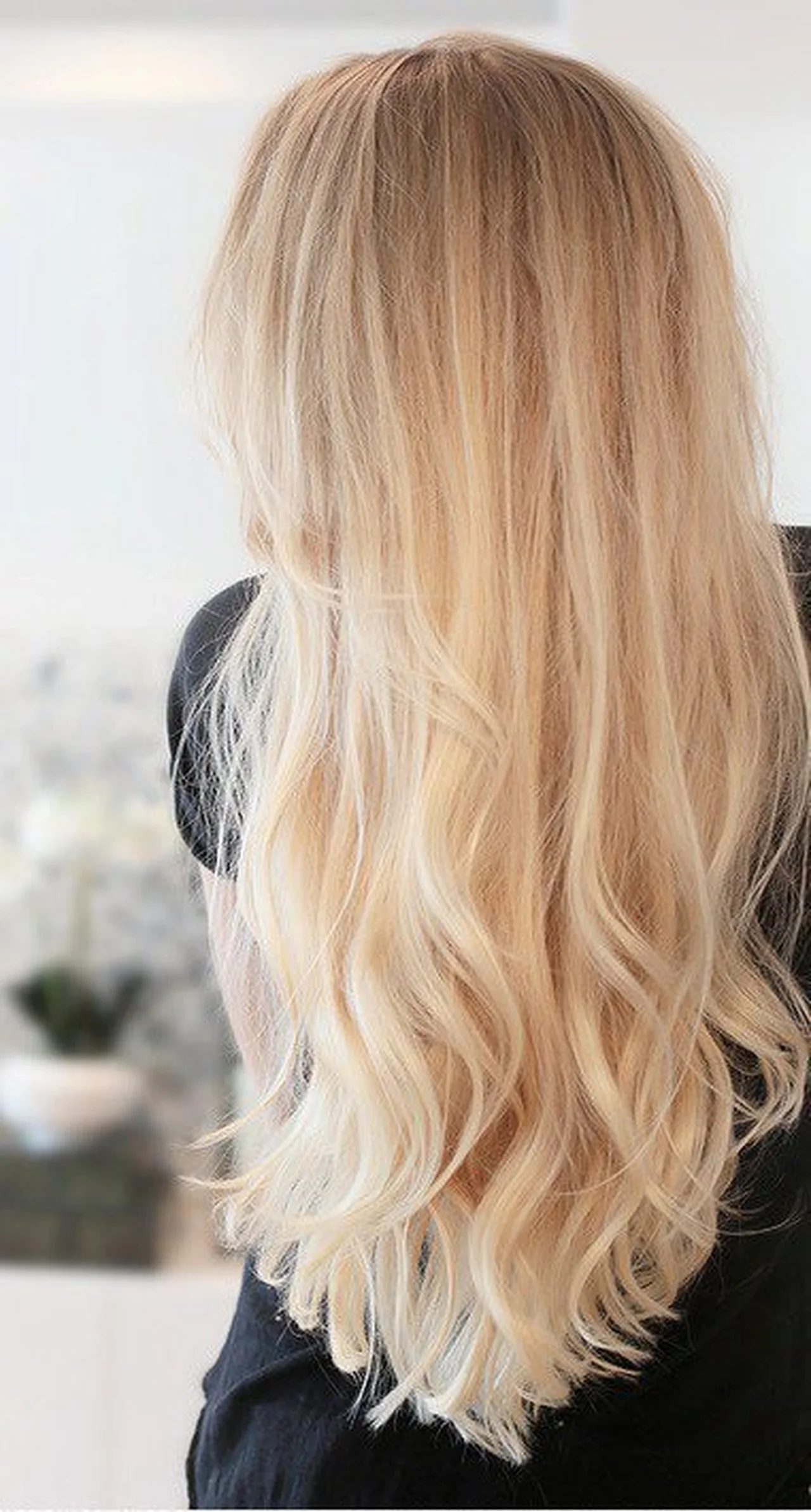 Piękne długie blond włosy