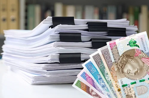 Uwaga pracownicy! 1431 złotych od kwietnia -ZUS wypłaca wyższe stawki w 30 dni