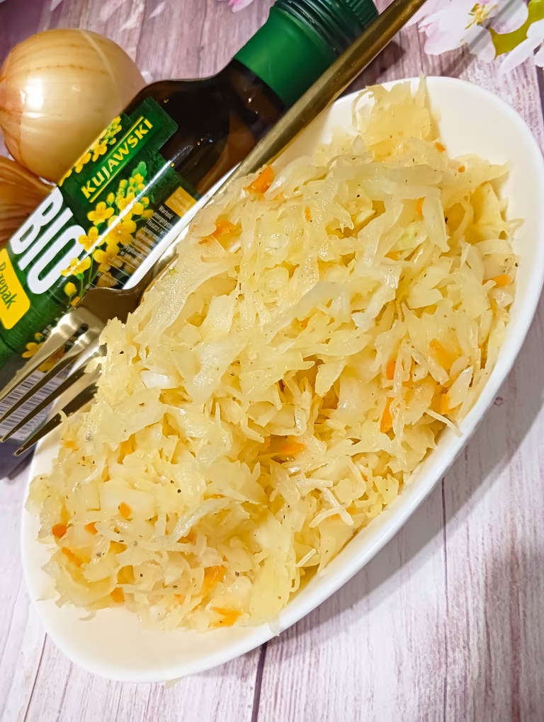 Surówka do obiadu z kapusty kiszonej