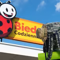 Zaskakująca oferta w Biedronce! Na półkach znajdziemy plecak do ewakuacji z Polski!