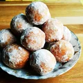 Mini pączki serowe