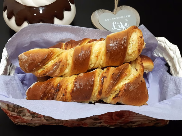 ŚWIDERKI DROŻDŻOWE Z SEREM