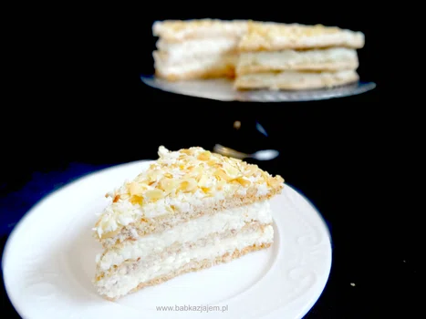 Tort bezowy Raffaello | bezowy tort kokosowo-migdałowy