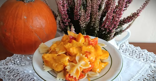 Makaron z dynią i serem cheddar, obiad jednogarnkowy + film