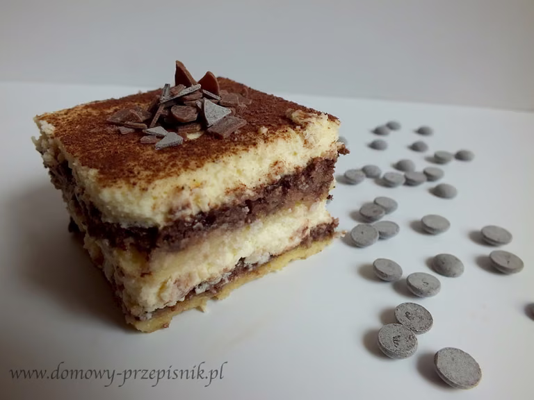 SERNIK PRZEKŁADANY BISZKOPTEM I POLEWĄ CZEKOLADOWĄ