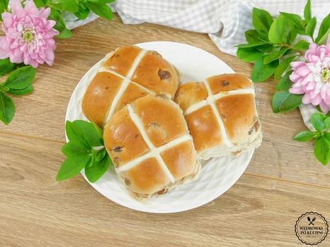 Hot Cross Buns - brytyjskie bułeczki wielkanocne