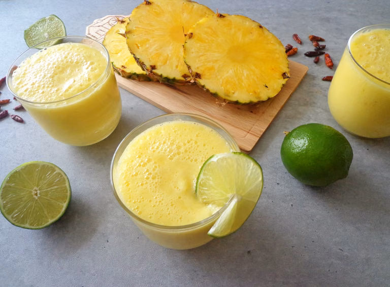 Koktajl antycellulitowy z ananasa i limonki
