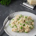 Risotto z kurczakiem i zielonym groszkiem