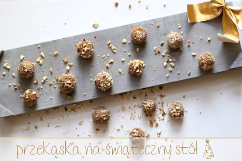 Świąteczne kulki z suszonych owoców.