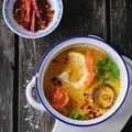TAJSKA ZUPA TOM YUM Z KREWETKAMI