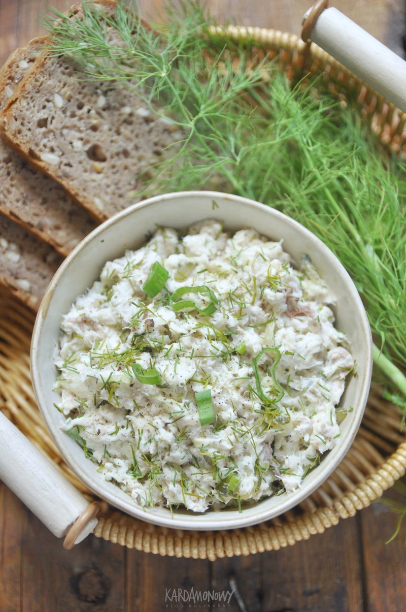 Pasta z wędzonej ryby i ogórka małosolnego