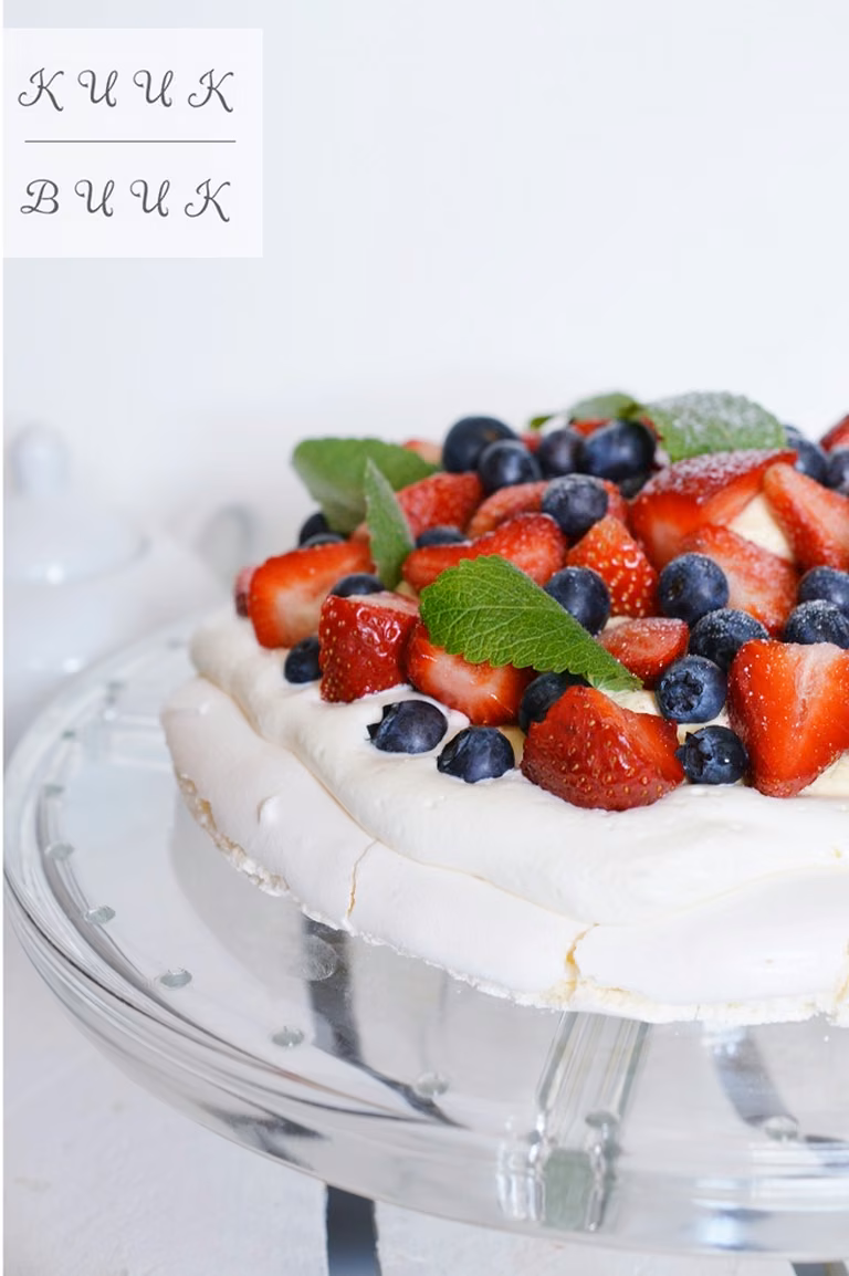 Pavlova z owocami