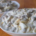 Tradycyjna sałatka pieczarkowa w odchudzonej wersji