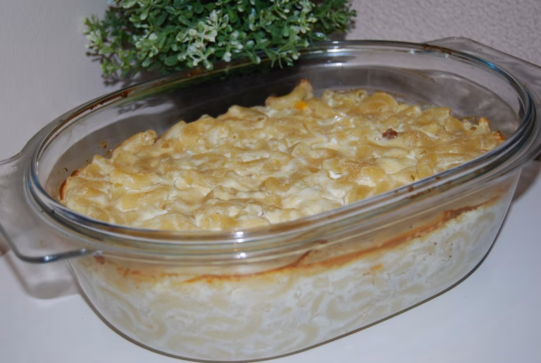 Makaron zapiekany z serem