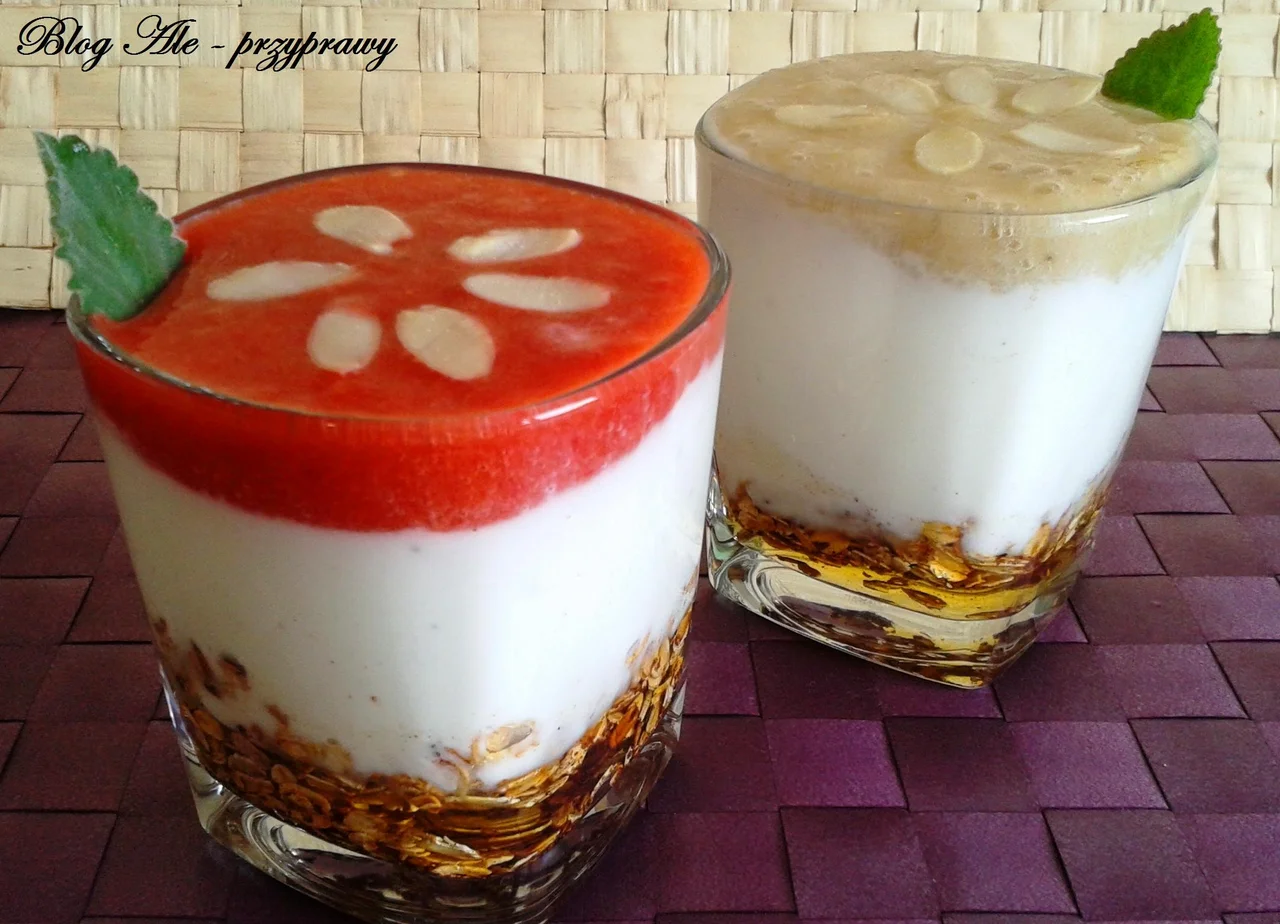 Deser jogurtowo-owocowy z syropem z Agawy