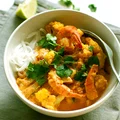 curry z krewetkami, kalafiorem, pomidorami i mlekiem kokosowym
