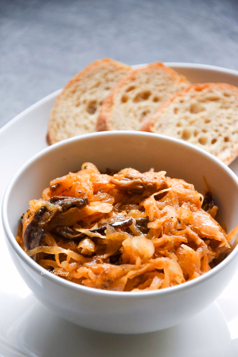 Bigos z kiszonej kapusty i karkówki