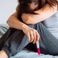 Tak reaguje ciało kobiety na brak zdrowych relacji! Na liście są nawet problemy z płodnością
