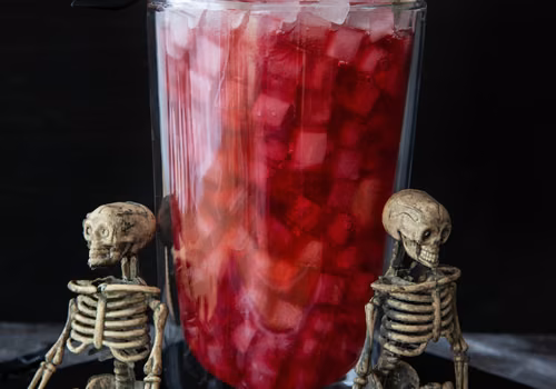 Halloweenowy drink z granatem i rozmarynem! Nieziemsko straszny i pyszny jednocześnie