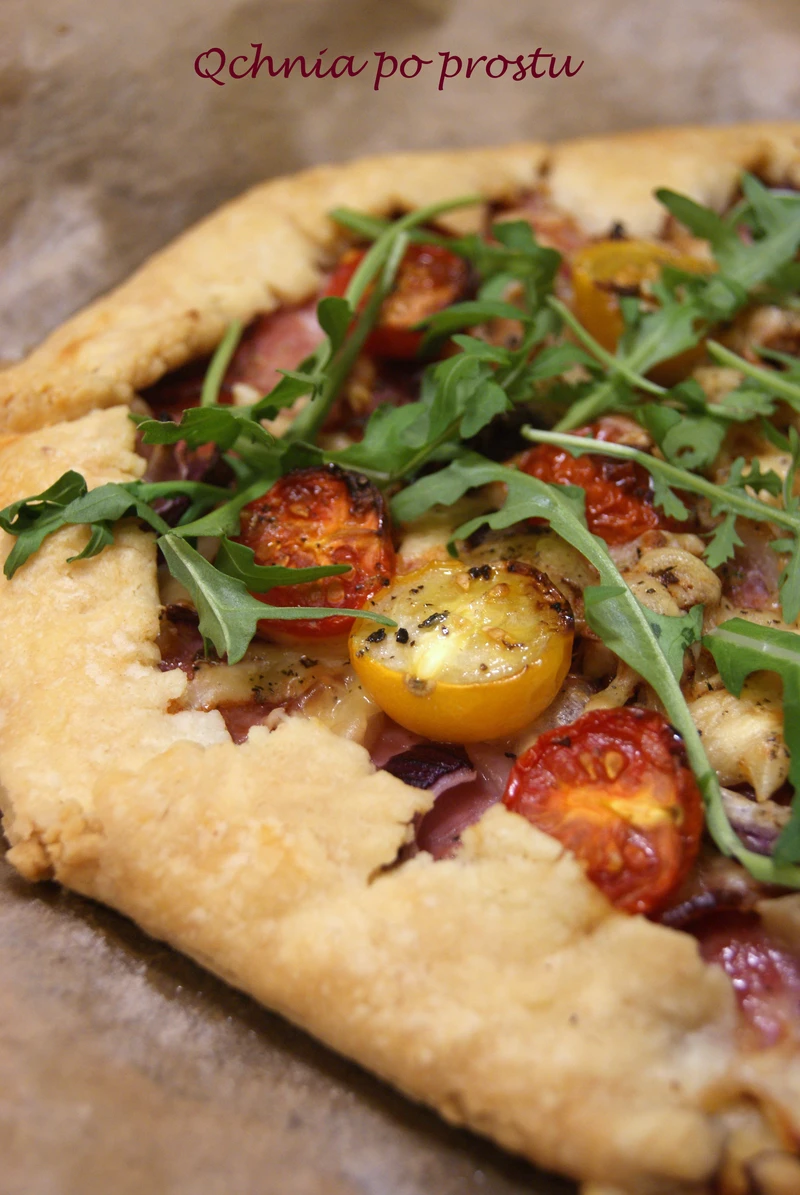 Galette z szynką parmeńską i pomidorkami koktajlowymi