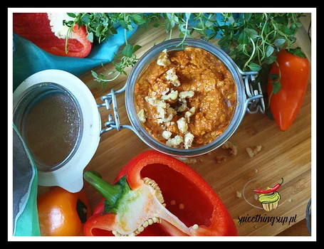 Pesto z czerwonej, pieczonej papryki