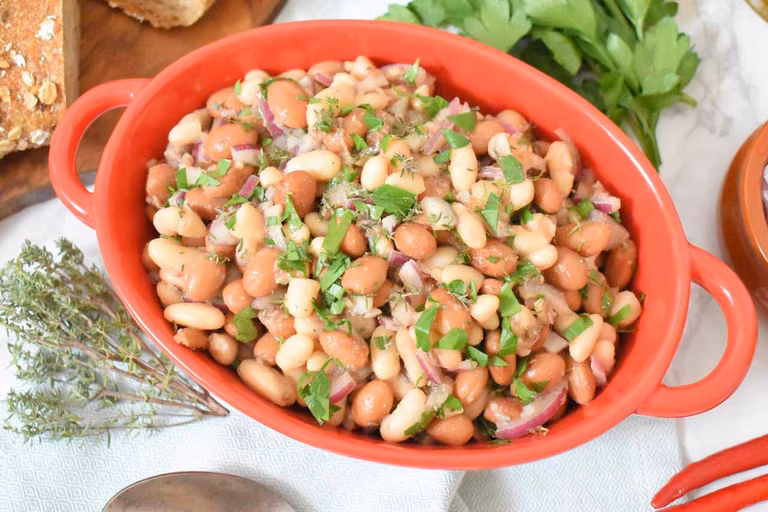 Sałatka z fasolą po rzymsku - "Fagioli alla romana"