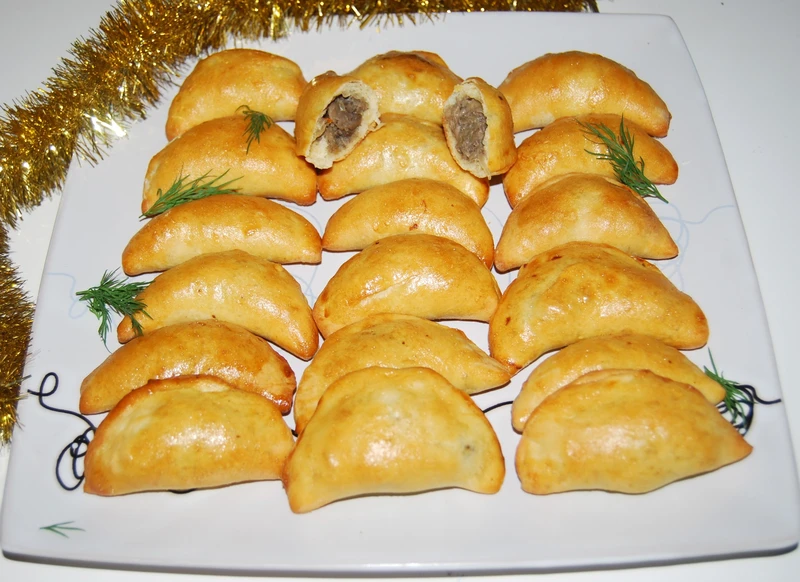 Pierogi pieczone z kapustą i pieczarkami
