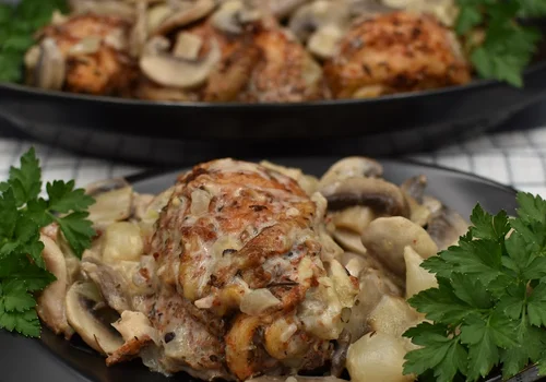 Udka z pieczarkami i cebulkami marynowanymi