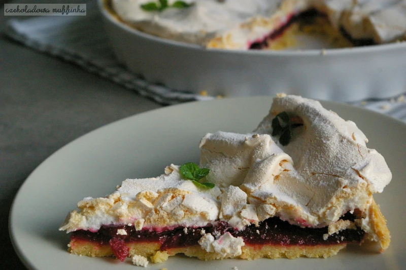 Tarta żurawinowa z bezą