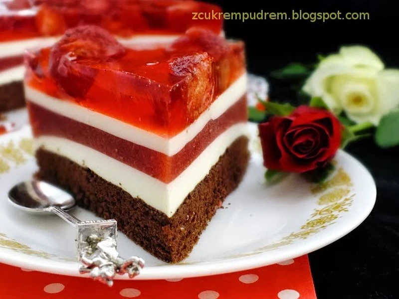 Patriotyczny torcik truskawkowy