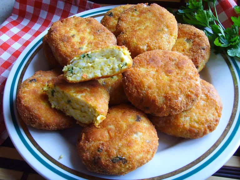 Kotleciki jajeczne,smaczne i chrupiace.