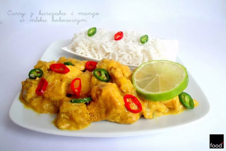 Curry z kurczaka i mango w mleku kokosowym