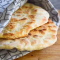 Chlebek naan - indyjski chlebek z patelni