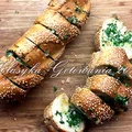 Pieczona bagietka z masłem czosnkowym