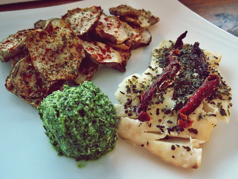 Pesto z nerkowców i rukoli oraz dorsz pieczony z suszonymi pomidorami, czyli prosto i wykwintnie