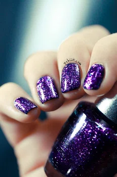 Fioletowe paznokcie