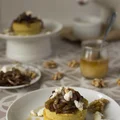 Polenta z karmelizowaną cebulą i miodem