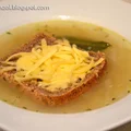 Zupa cebulowa z grzanką
